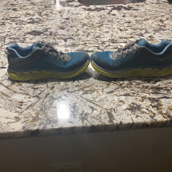 Old running shoes, really torn up - Picture 2 of 3